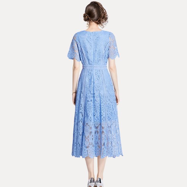 Drune | Raffiniertes Spitzen-Midikleid mit Taillenbetonung