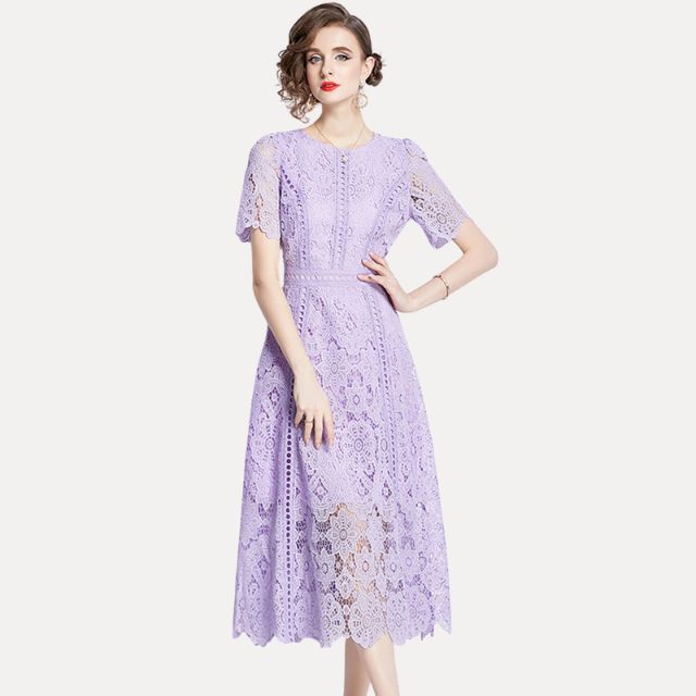 Drune | Raffiniertes Spitzen-Midikleid mit Taillenbetonung