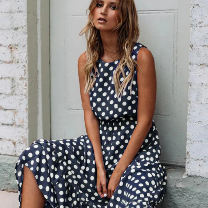 Drune | Schwarzes Polka Dot Midikleid Für Einen Retro Chic Look