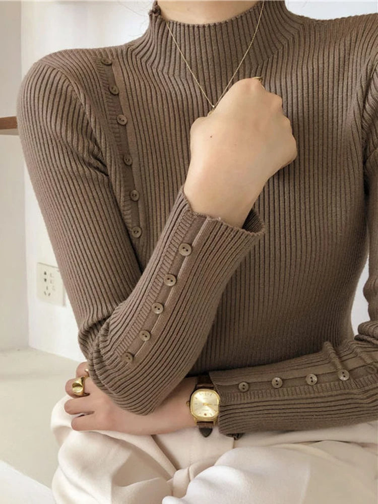 Drune | Eleganter Pullover mit Zierknöpfen und Stehkragen