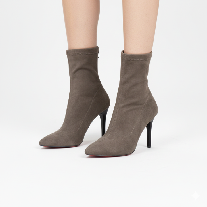 Drune | Stiefeletten - Wildleder-ähnliches Textil - Schmal geschnittenes Röhrenbein - Spitz zulaufende Zehen - Hoher Stiletto-Absatz