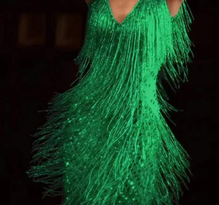 Dazzling Diva Kleid mit Pailletten und Quasten