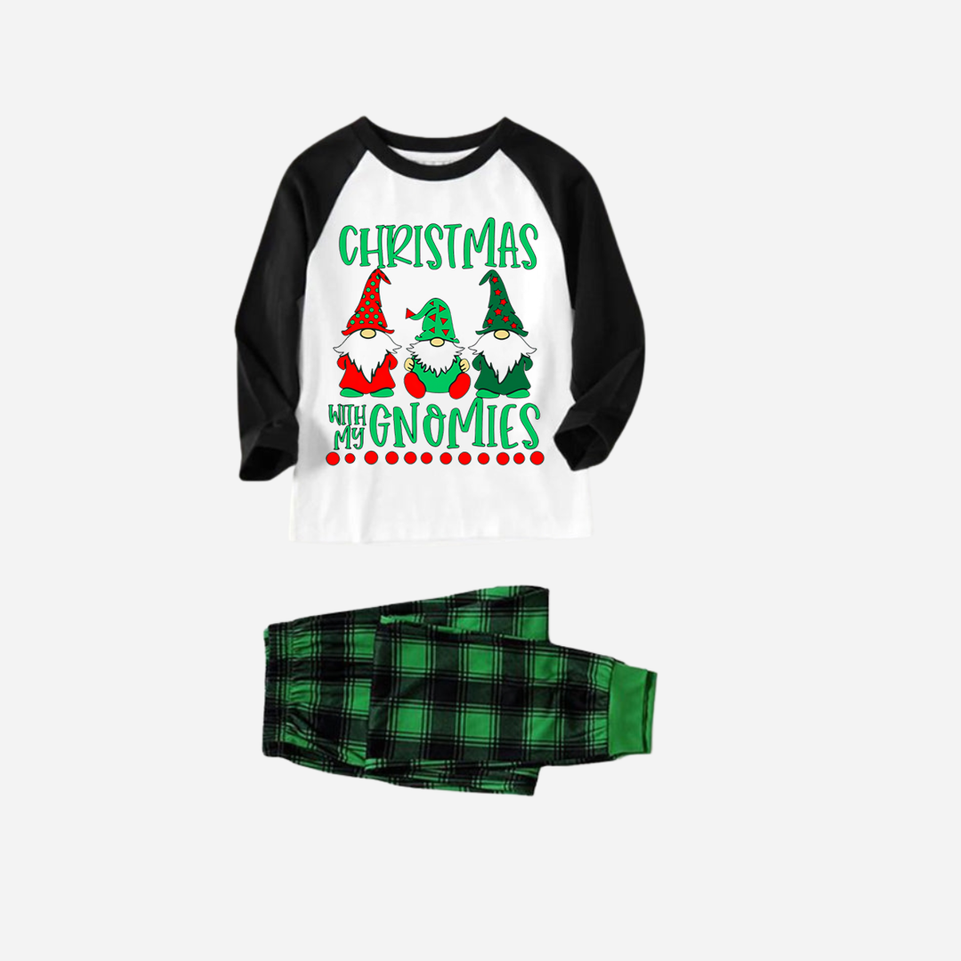 Drune | Schwarzes Raglan-Top mit grünem Karomuster Weihnachts-Pyjama-Set mit "Weihnachten mit meinen Gnomies" Textdruck
