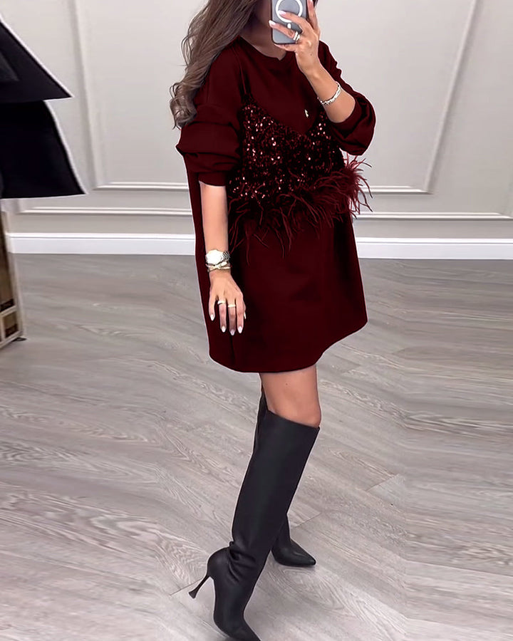 Drune | Modisches Einfarbiges Kleid mit Pailletten und Federn Im Patchwork Stil