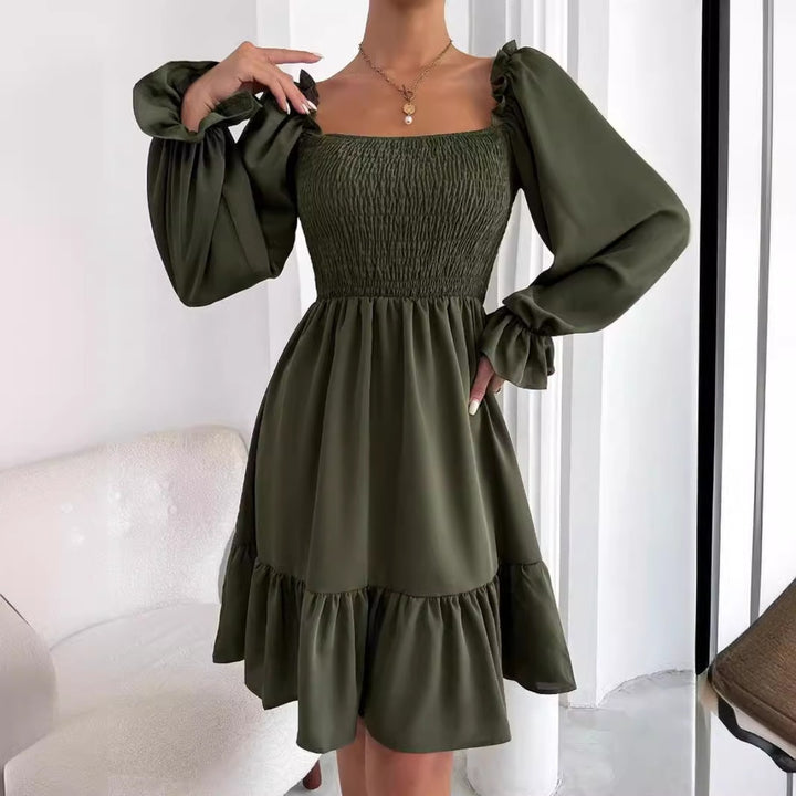 Drune | Paralleles Krepp genähtes Kleid mit Rüschensaum