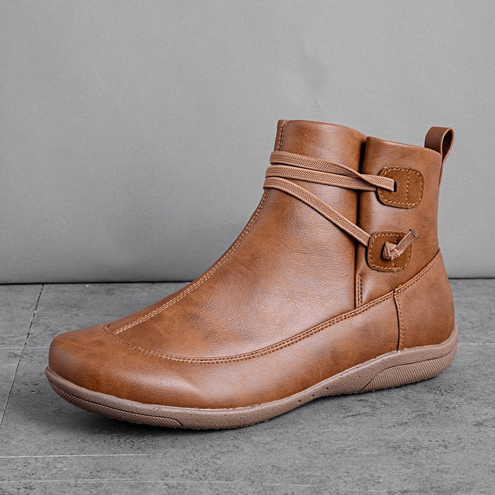 Drune | Ankle Boots mit Riemen