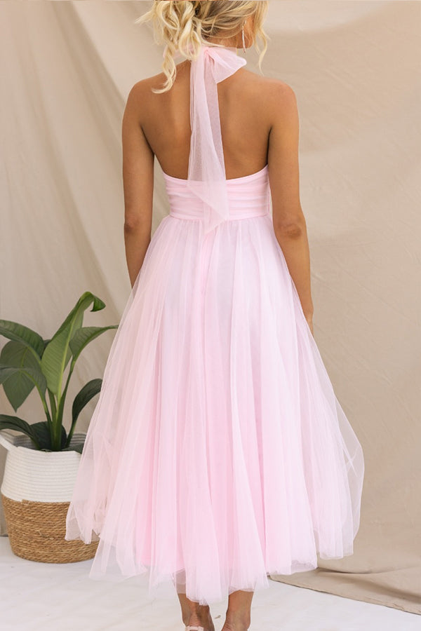 Feminines Sommerkleid mit fließendem Rock & eleganter Silhouette
