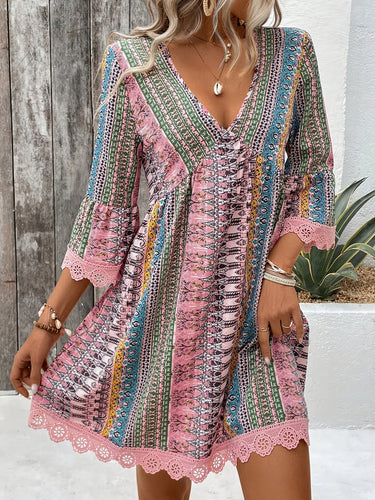 Drune | Elegantes Kleid mit V-Ausschnitt und Spitzenabschluss