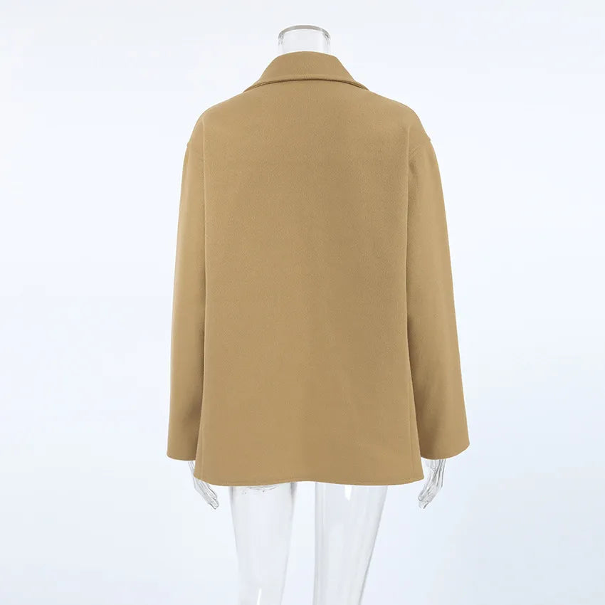 Drune | elegante braune Wolljacke mit doppelter Knopfreihe, halblang