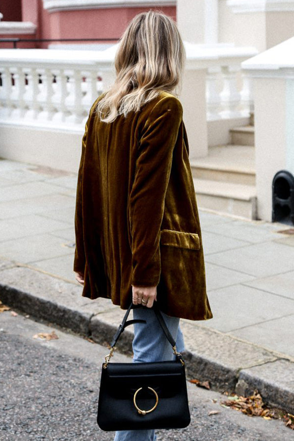 Drune samtblazer im streetstyle