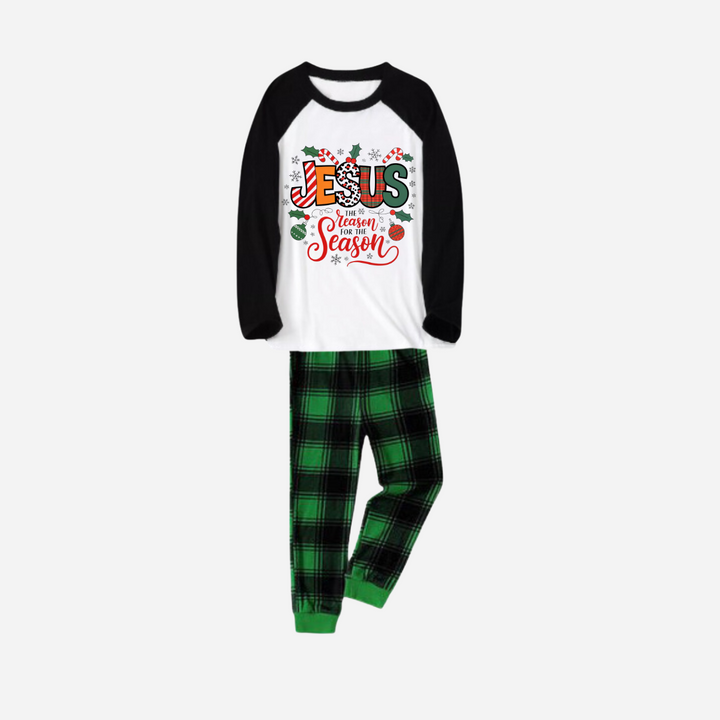 Drune | "Jesus ist der GRUND für die Saison" Passendes Weihnachts-Pyjama-Set - Schwarzes und Weißes Oberteil mit Grünen Karottenhosen