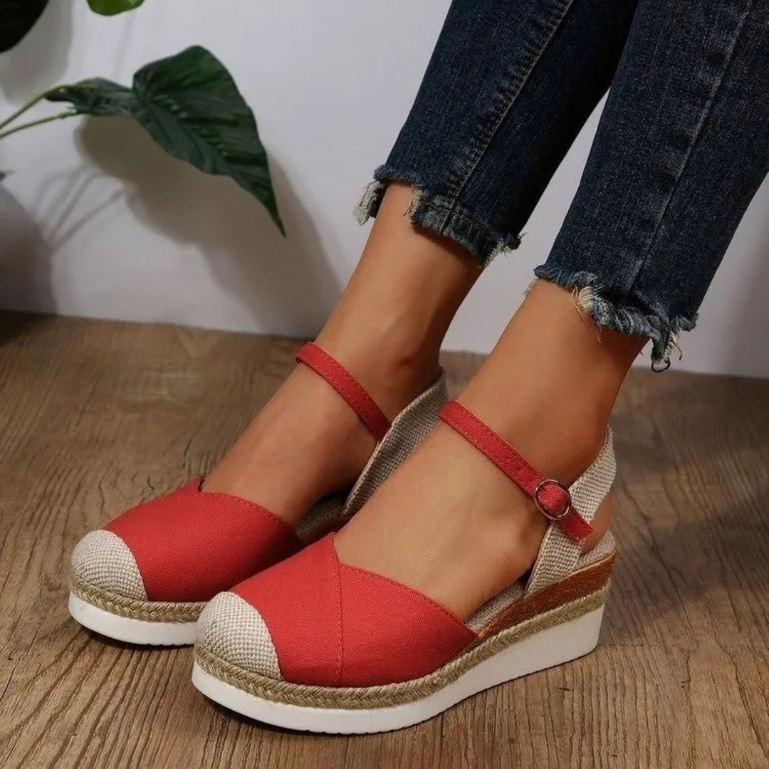 Damen Sandalen mit Schnallenverschluss und geschlossener Spitze – Isabelle Drune