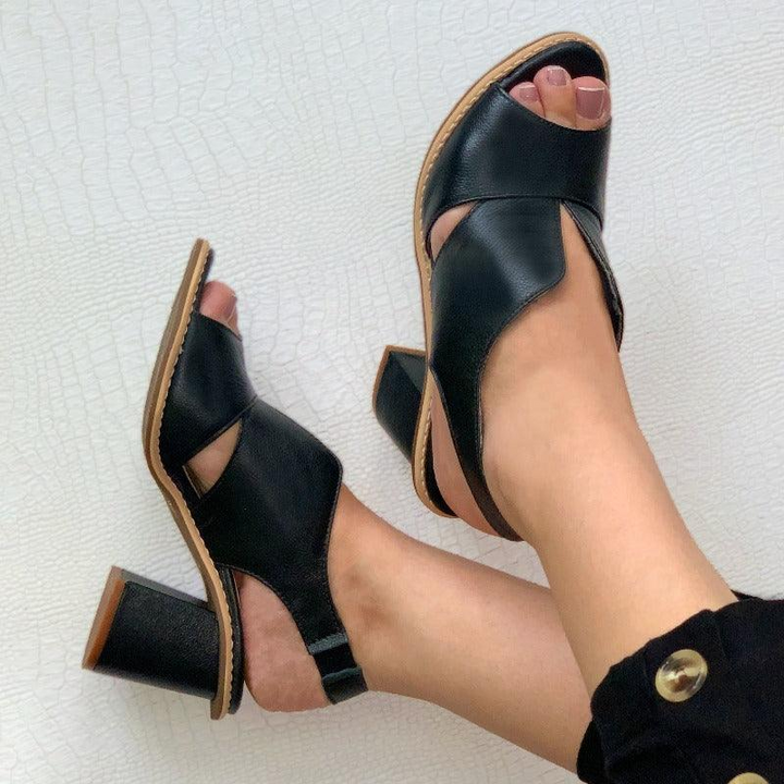 Drune | Unübertroffene Langlebigkeit Und Zeitlose Eleganz in Damensandalen Aus Echtem Leder