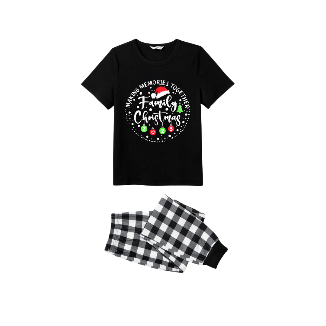 Drune | Gemeinsame Erinnerungen Familie Weihnachten 2025 Pyjama-Set - Schwarzes Oberteil Schwarz-weiße Karohose Weißer Text Grafik