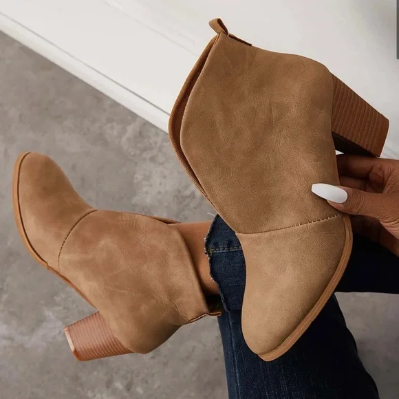 Drune | Stiefeletten Mit V-Ausschnitt