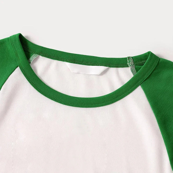 Drune | Grünes Raglan-Top Grünes Karierte Weihnachts-Pyjama-Set mit "WEIHNACHTEN MIT MEINEN GNOMEN" Druck