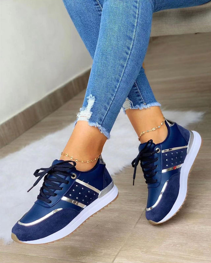 Drune | Sneakers mit Dicker Sohle und Metall-Emblem