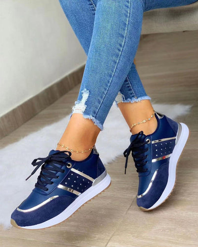 Drune | Sneakers mit Dicker Sohle und Metall-Emblem