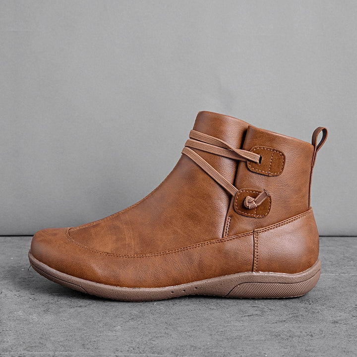 Drune | Ankle Boots mit Riemen