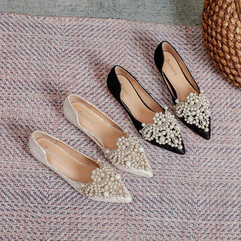 Drune | Elegante Ballerina mit Perlen