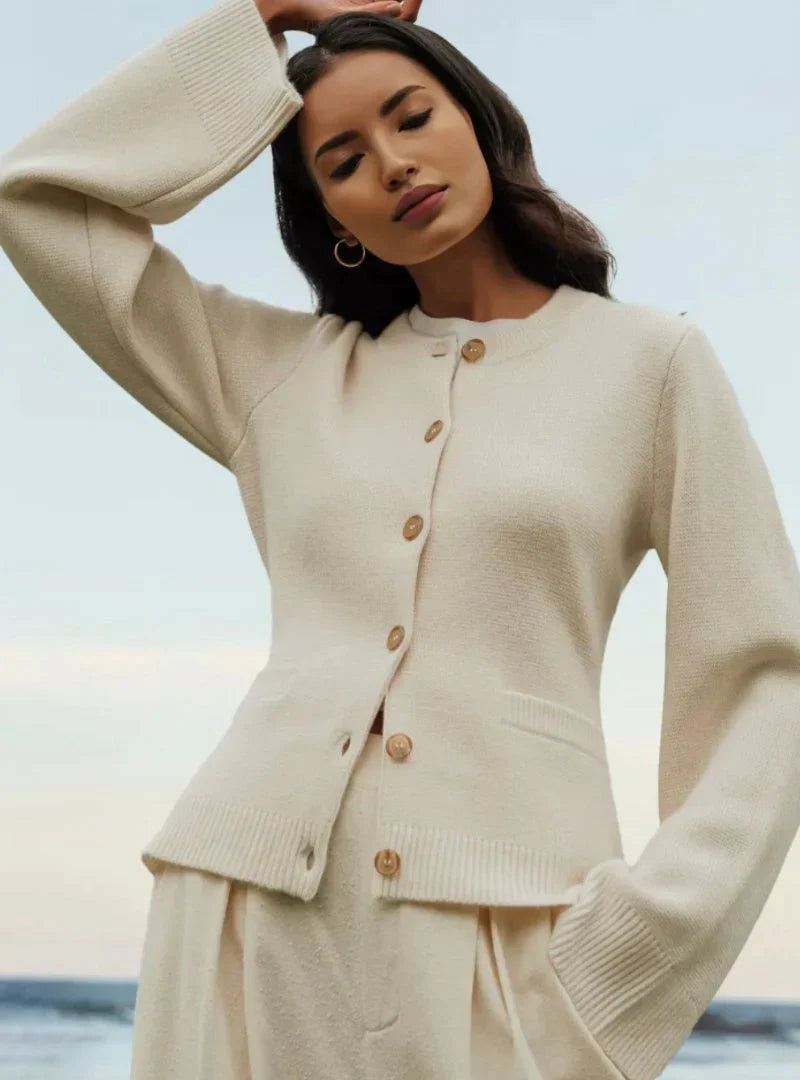 Drune | WARME WINTERSTRICKJACKE MIT ENGLISCHER ELEGANZ FÜR DAMEN
