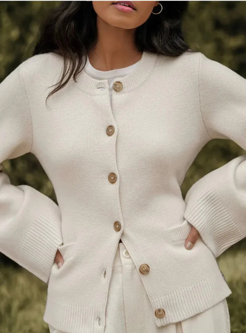 Drune | WARME WINTERSTRICKJACKE MIT ENGLISCHER ELEGANZ FÜR DAMEN