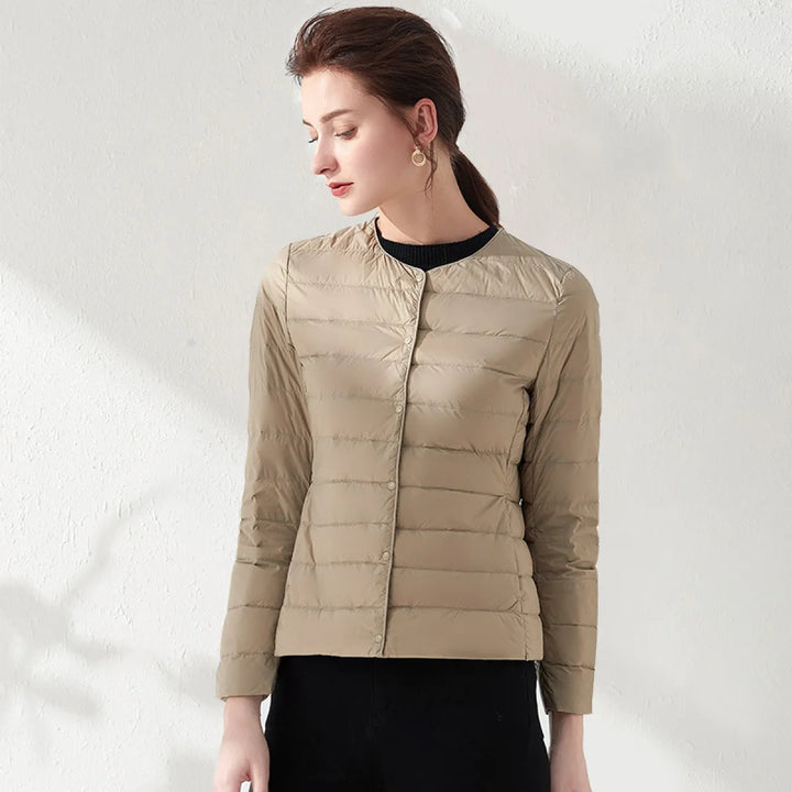 Drune | Leichte, Kragenlose, Schlankmachende Daunenjacke für Frauen