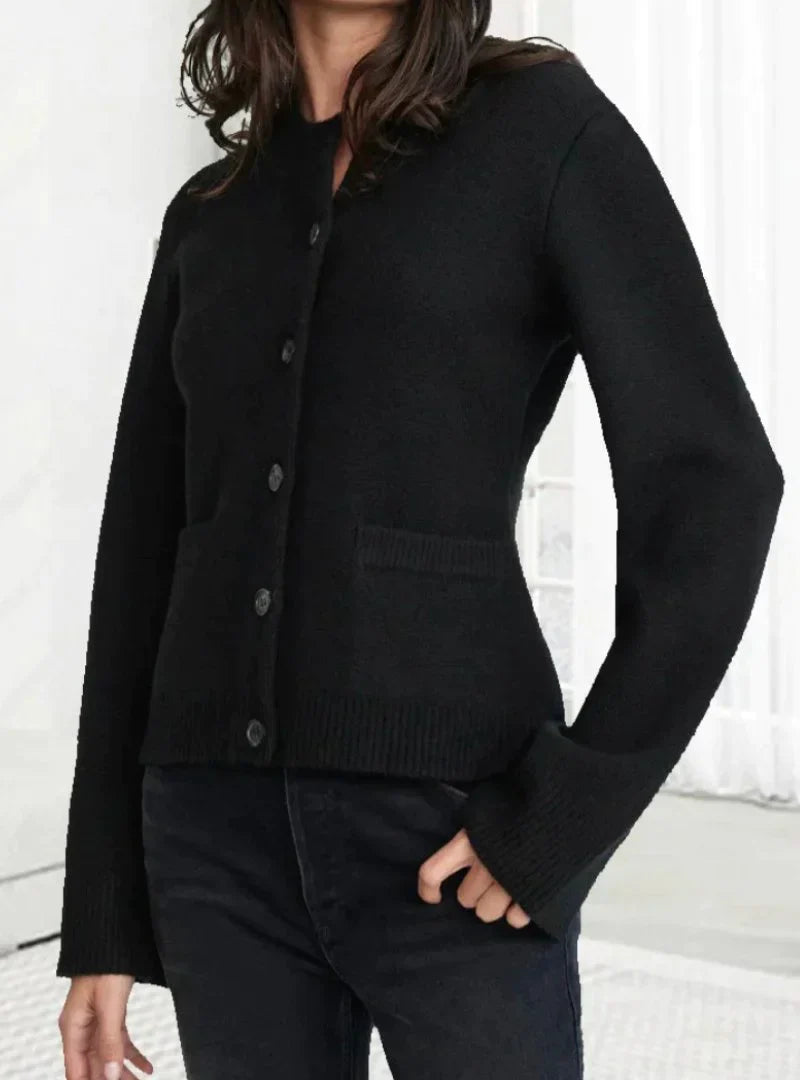 Drune | WARME WINTERSTRICKJACKE MIT ENGLISCHER ELEGANZ FÜR DAMEN