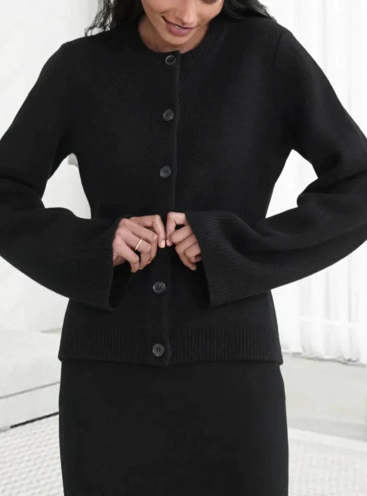 Drune | WARME WINTERSTRICKJACKE MIT ENGLISCHER ELEGANZ FÜR DAMEN