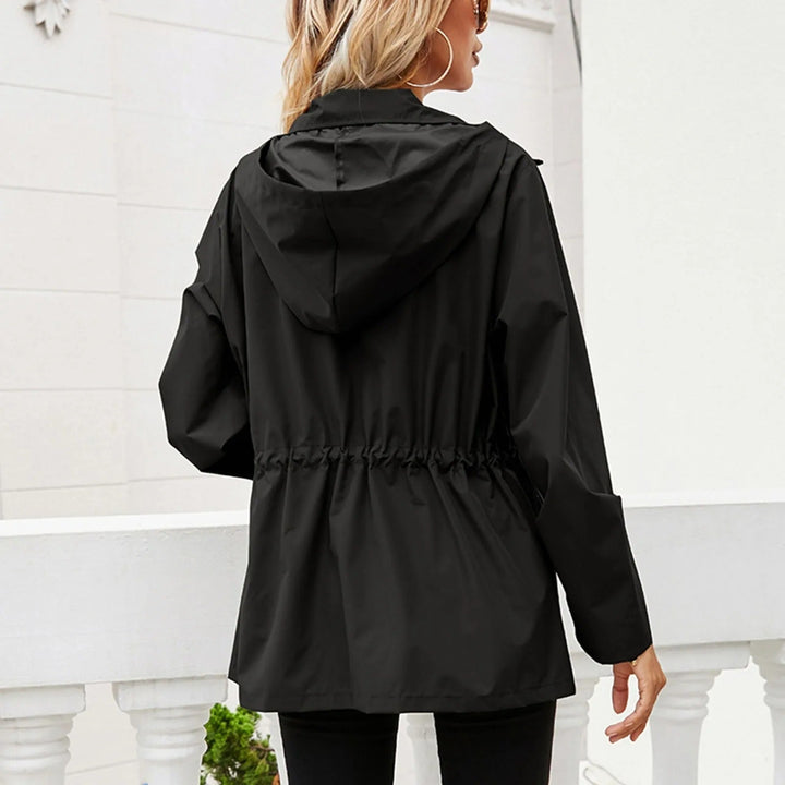 Drune | Modern geschnittene wasserdichte Damenjacke