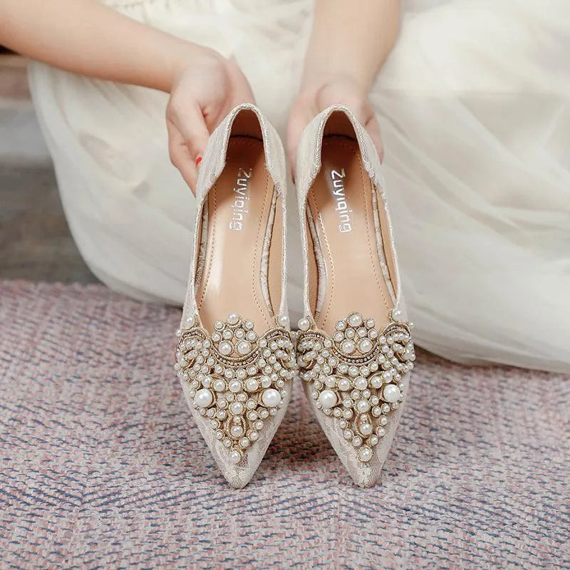 Drune | Elegante Ballerina mit Perlen
