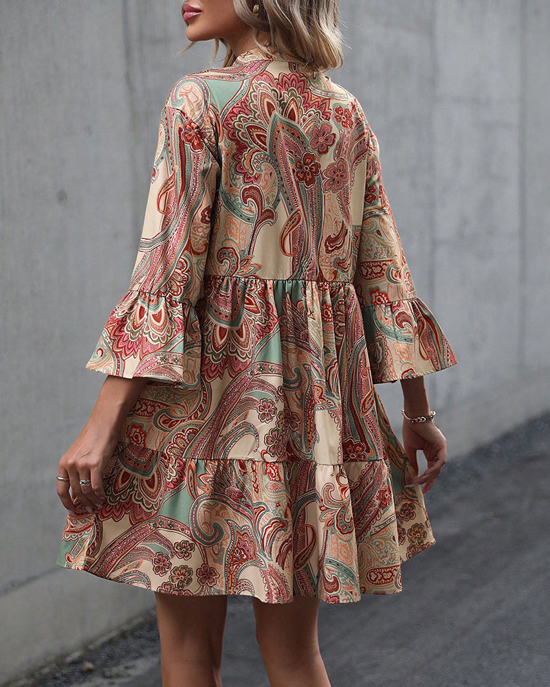 Drune | V-Ausschnitt und Paisley Print
