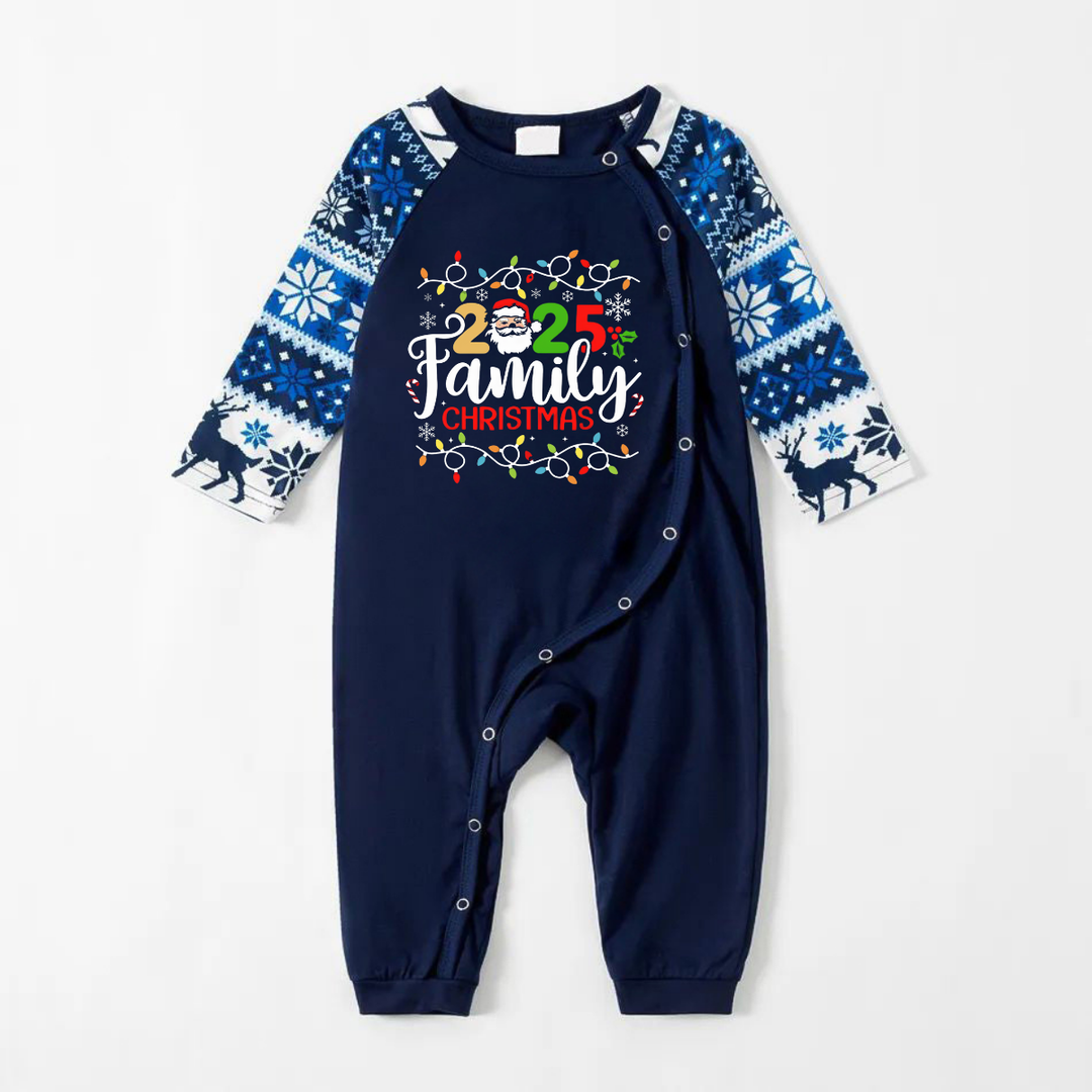 Drune | Freudevolle blaue Weihnachts-Pyjama-Set mit Weihnachtslichtern und "2025 Familienweihnachten" Textdruck