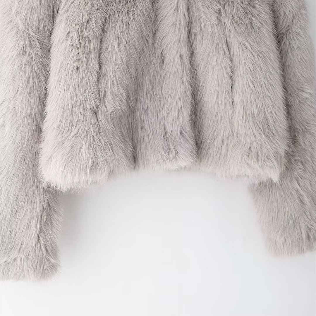 Drune | Kurze Damenjacke aus elegantem veganem Kunstpelz