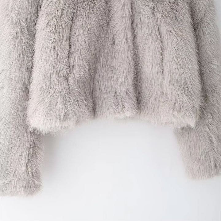 Drune | Kurze Damenjacke aus elegantem veganem Kunstpelz