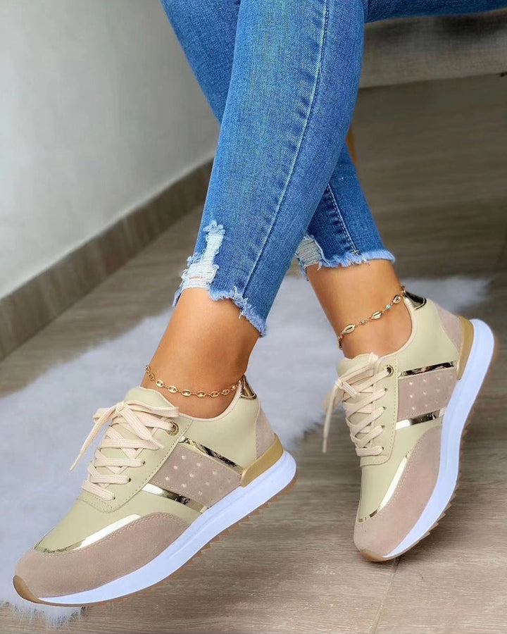 Drune | Sneakers mit Dicker Sohle und Metall-Emblem