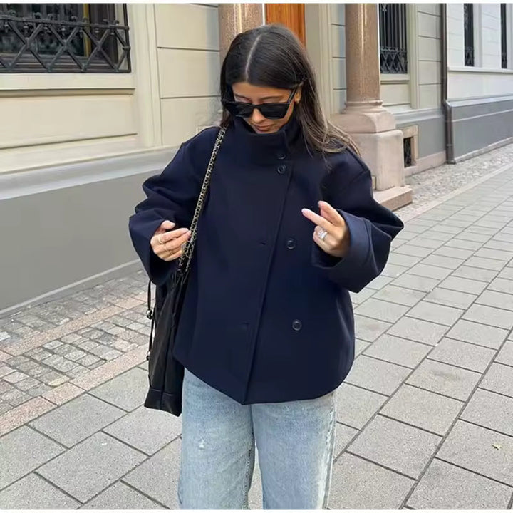 Drune | Kurzjacke - Hoher Kragen mit asymmetrischem Knopfverschluss