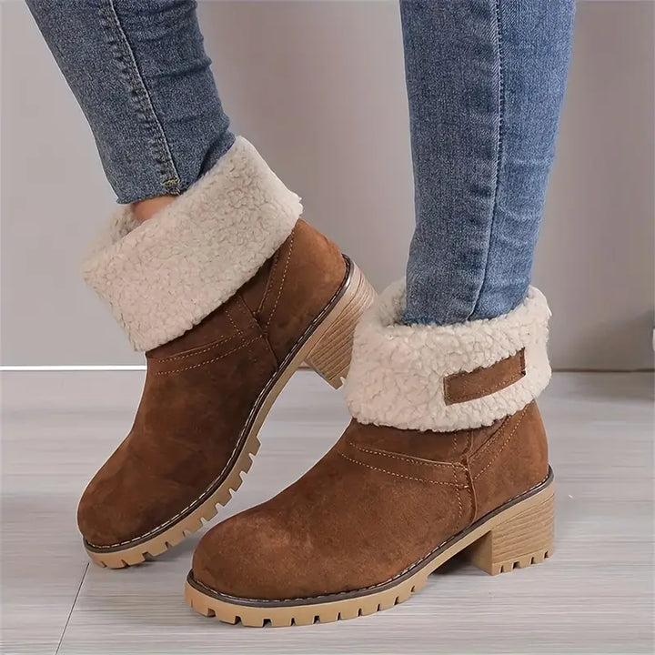 Drune | Schneestiefel Mit Einem Klobigen Absatz Und Mittelhoher Sohle
