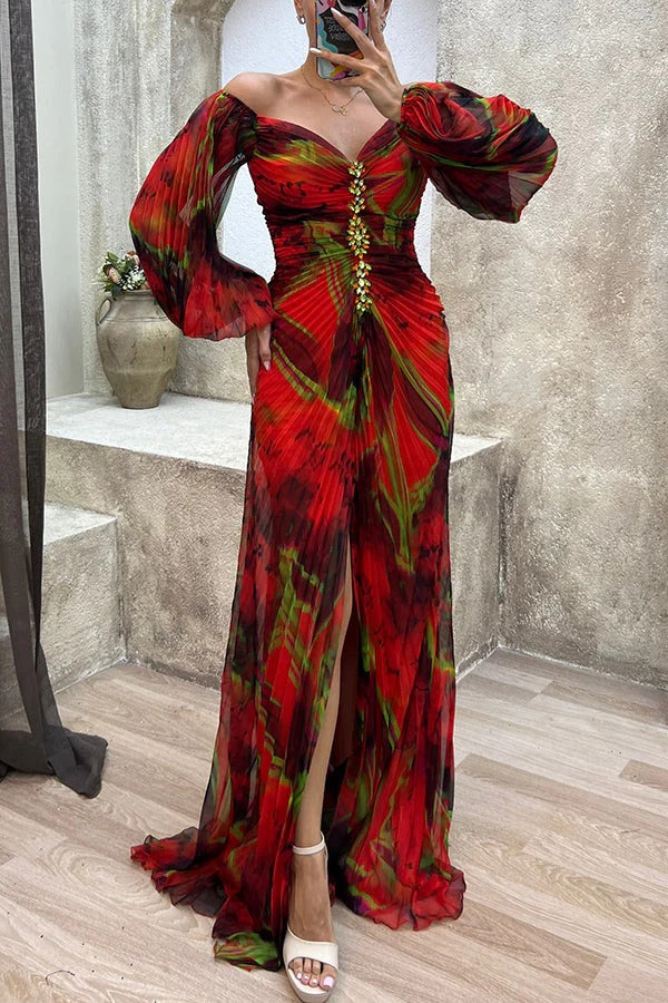 Drune | Sunset Serenade Bedrucktes Off-Shoulder Maxikleid mit Diamantverzierungen und Faltenröcken mit Schlitz