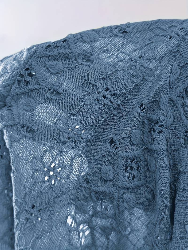 Drune | T-Shirt mit Eingekerbtem Ausschnitt und Lochstickerei