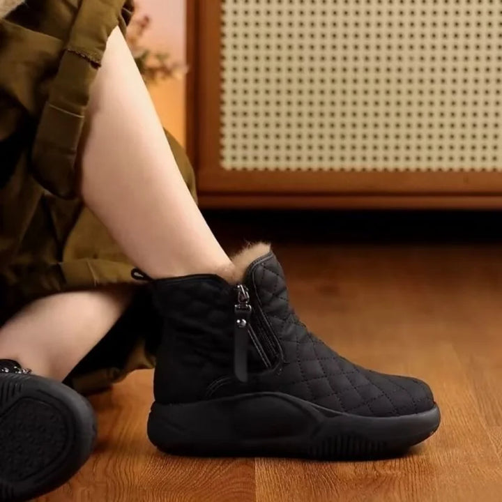 Drune | Kurze Stiefel mit Kette an Der Seite