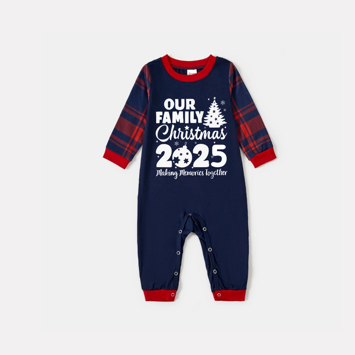 Drune | Unser Familienweihnachten 2025 Gemeinsame Erinnerungen' Buchstaben Druck Blau Langarm Oberteil mit Rot und Blau Karo Hose Weihnachts passende Schlafanzüge