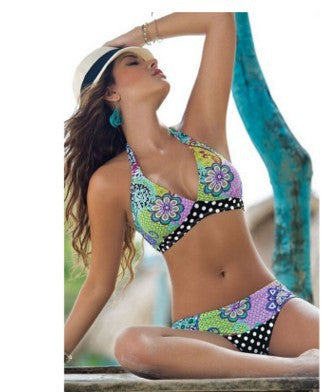 Damen Triangel-Bikini mit lebhaftem Blumenmuster und gepunktetem Höschen Drune
