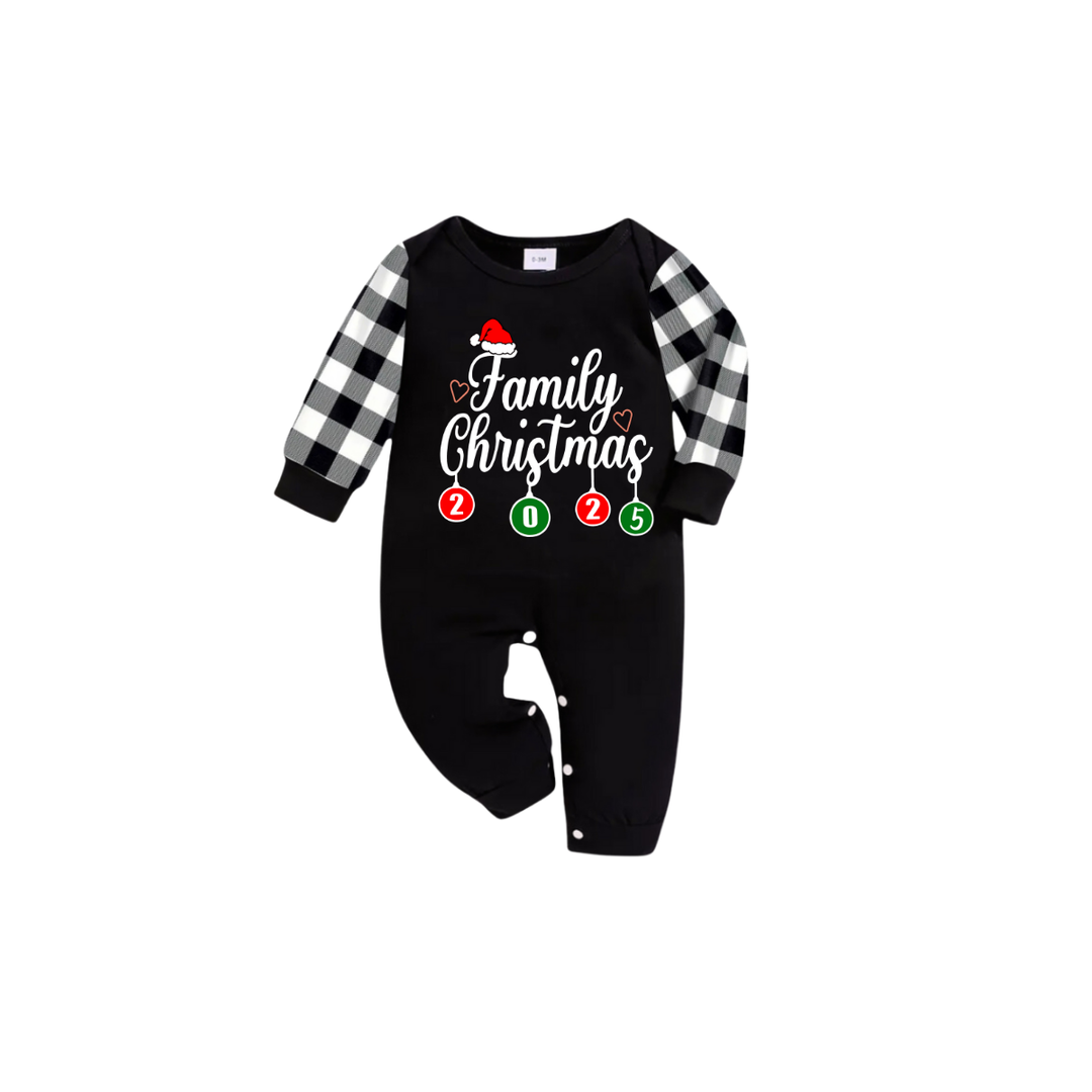 Drune | Mach Weihnachten wieder großartig Familien-Pyjama-Set - Schwarzes Oberteil Schwarz-Weiße kariert Hose Weihnachtsmann Grafik