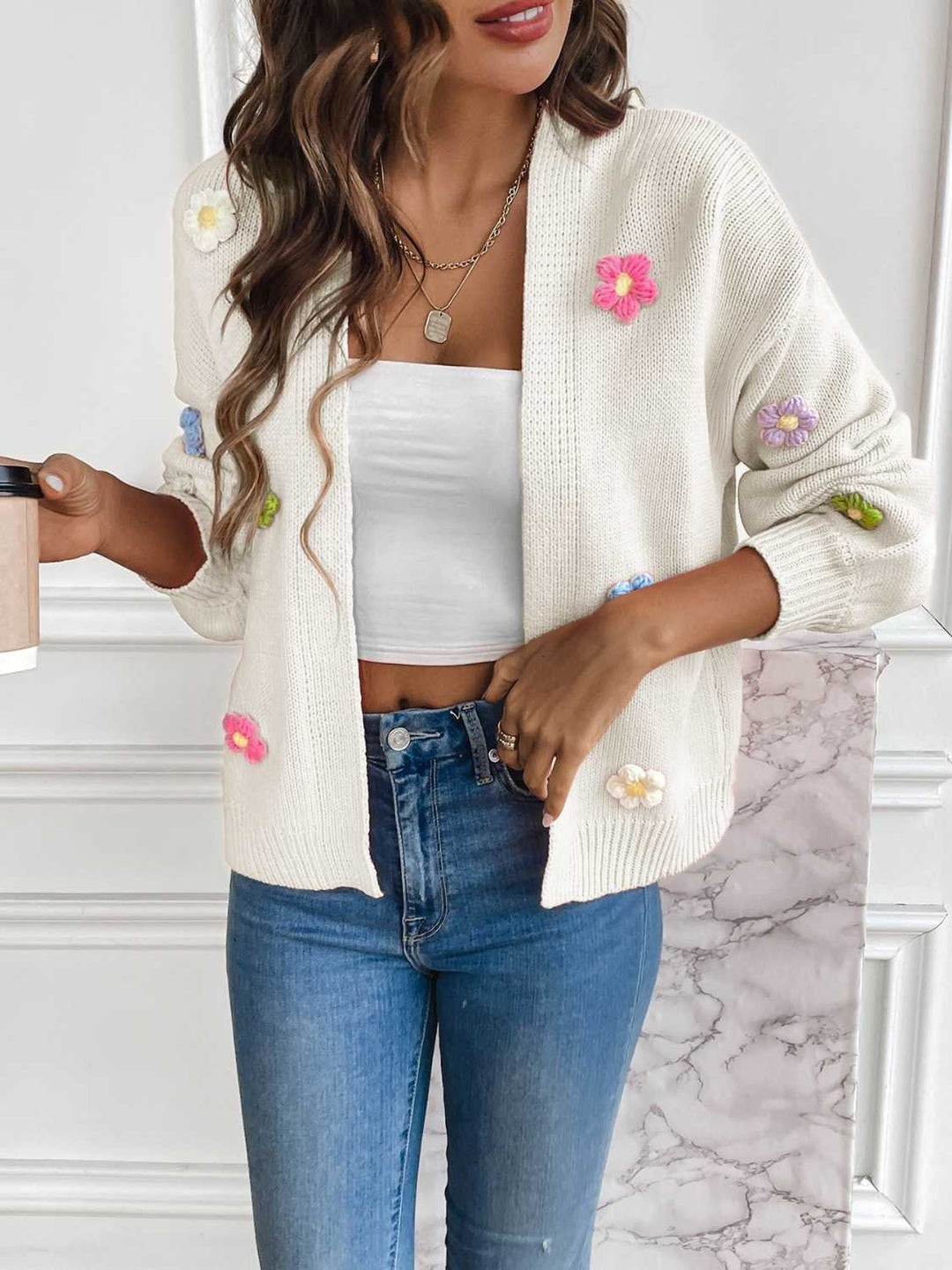 Drune | Strickcardigan mit Blütendetails Offene Vorderseite Feminin und Stylisch