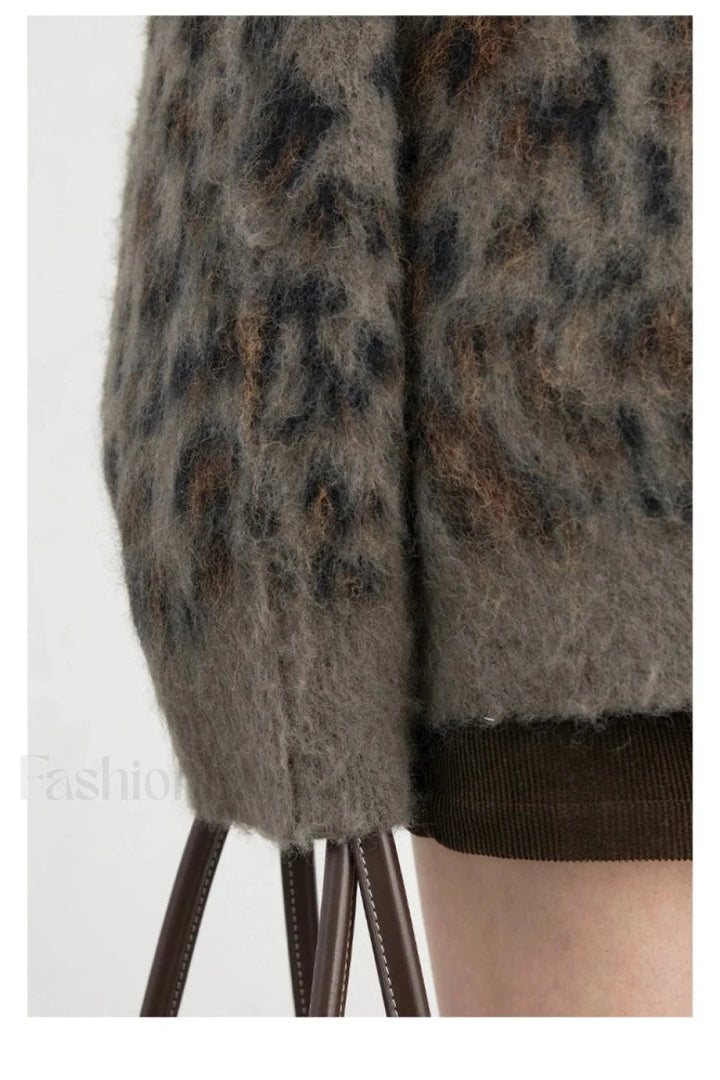 Drune | Strickjacke mit Leopardenmuster und einreihiger Knopfleiste