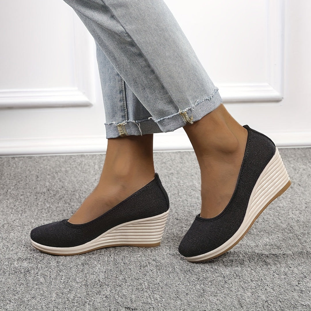 Drune | Atmungsaktive Slipper Mit Keilabsatz Schuhen