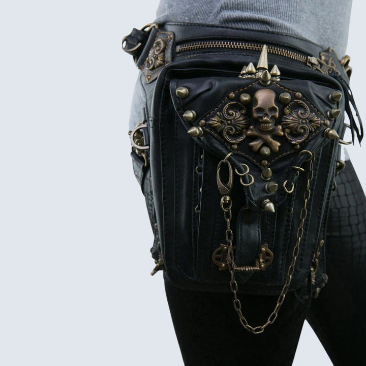 Drune | Gothic Gürteltasche mit Totenkopf-Verzierungen