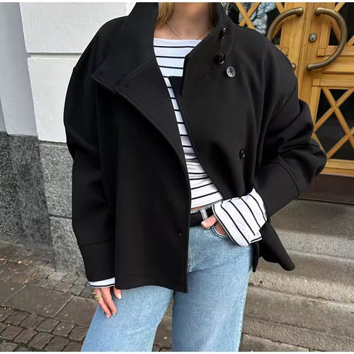 Drune | Kurzjacke - Hoher Kragen mit asymmetrischem Knopfverschluss