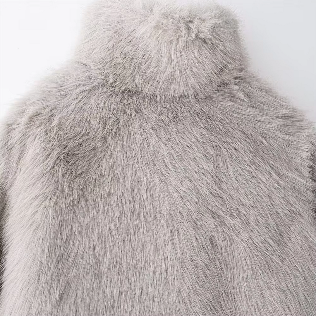 Drune | Kurze Damenjacke aus elegantem veganem Kunstpelz